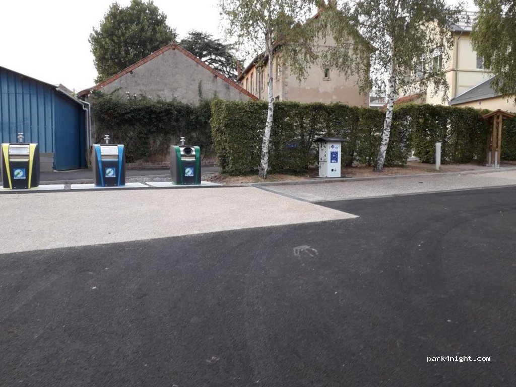 (03210) Noyant-d'Allier - 8-12 Route de Châtillon — foto