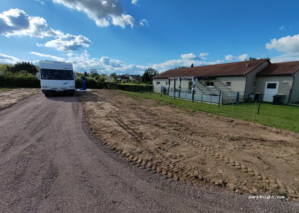 (03360) Saint-Bonnet-Tronçais - Rue de l'Étang — foto 2