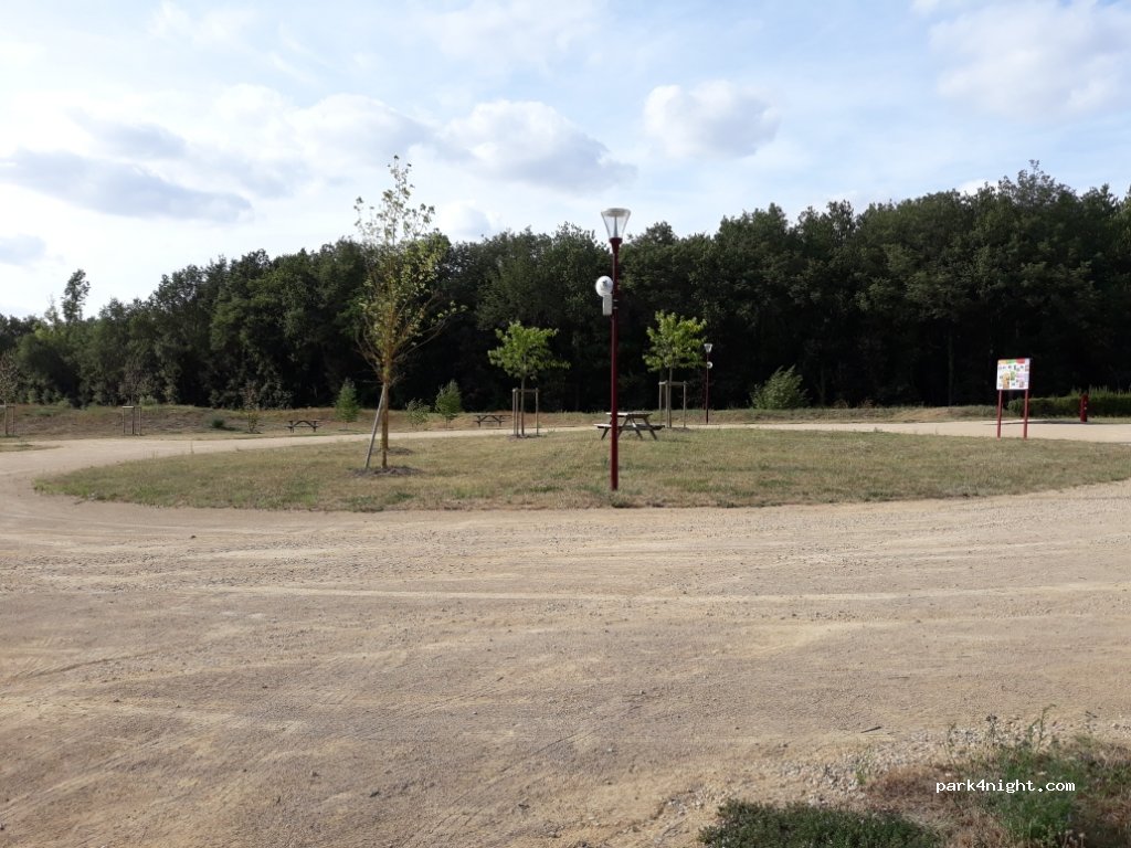 (37160) La Celle-Saint-Avant - 468 Pièces de Longueville — foto 2