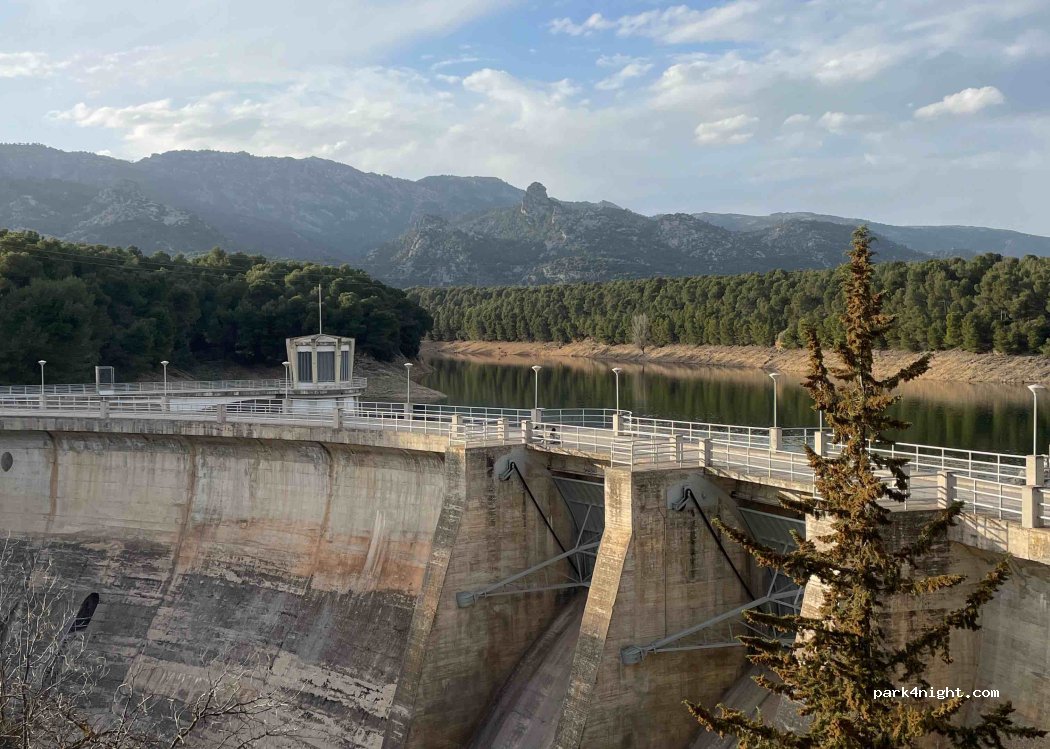Parking del embalse de la Bolera — foto 4