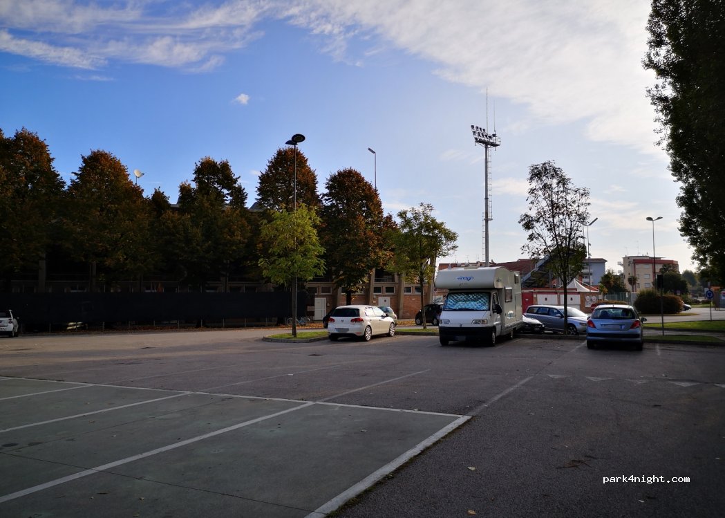 (30026) Portogruaro - 12 Viale Luigi Cadorna — foto