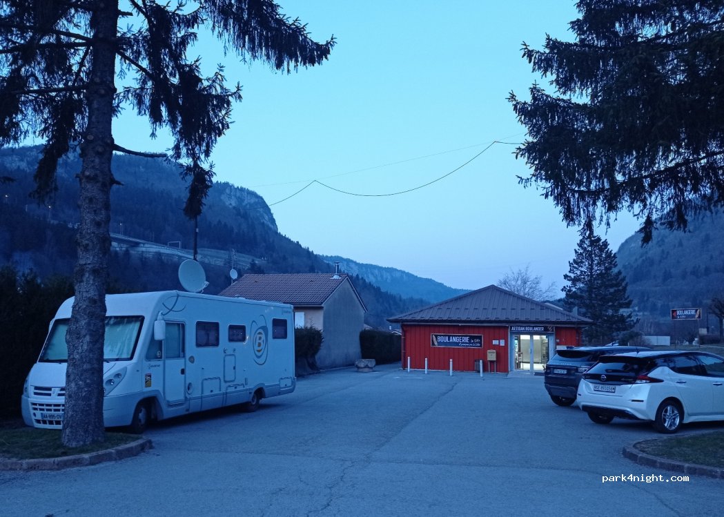 (01130) Les Neyrolles - 2 Place des Vignettes — foto