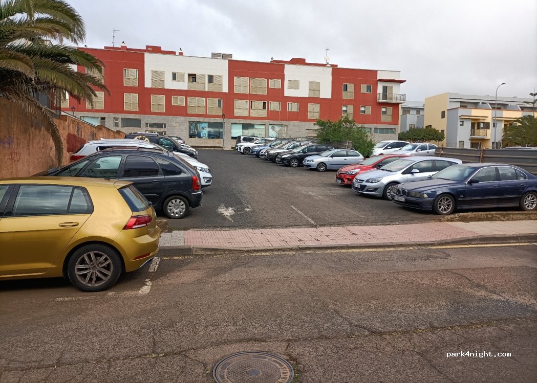 (38205) San Cristóbal de La Laguna - 153 Avenida de los Menceyes — foto 2