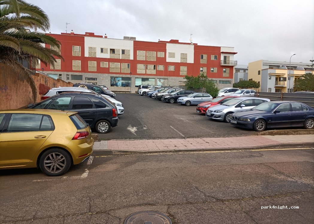 (38205) San Cristóbal de La Laguna - 153 Avenida de los Menceyes — foto 3