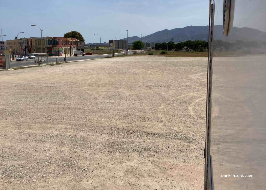 (29004) Málaga - C. Hermanos Lumiere — foto 2