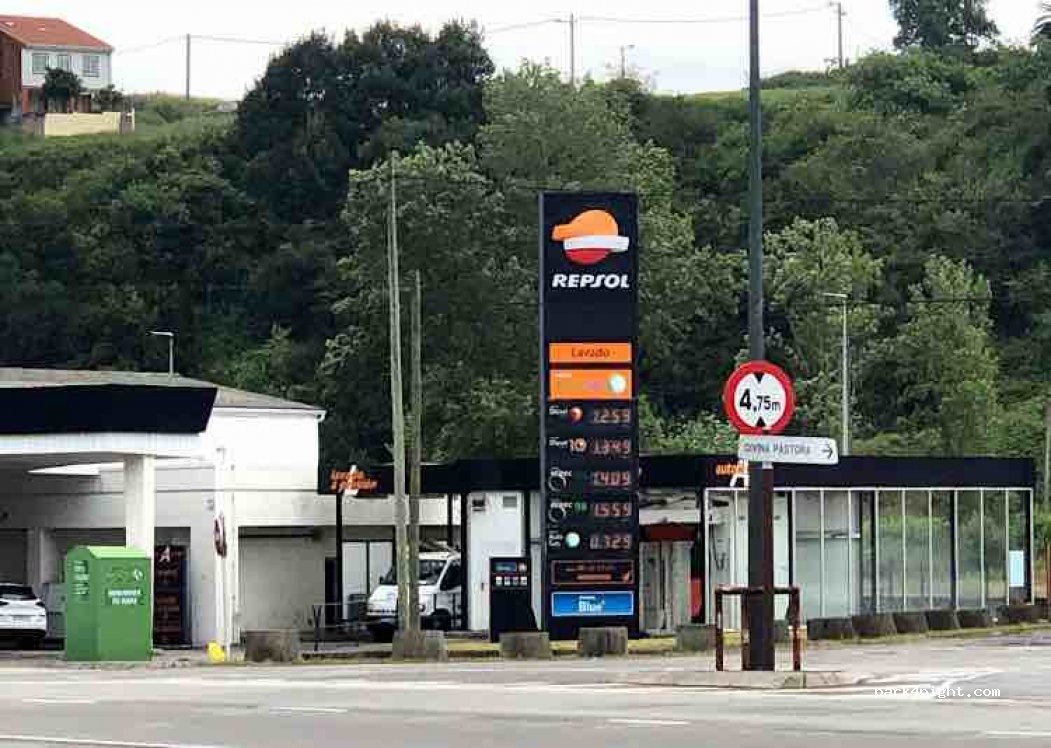 (33460) Avilés - 70 Avenida de Gijón — foto