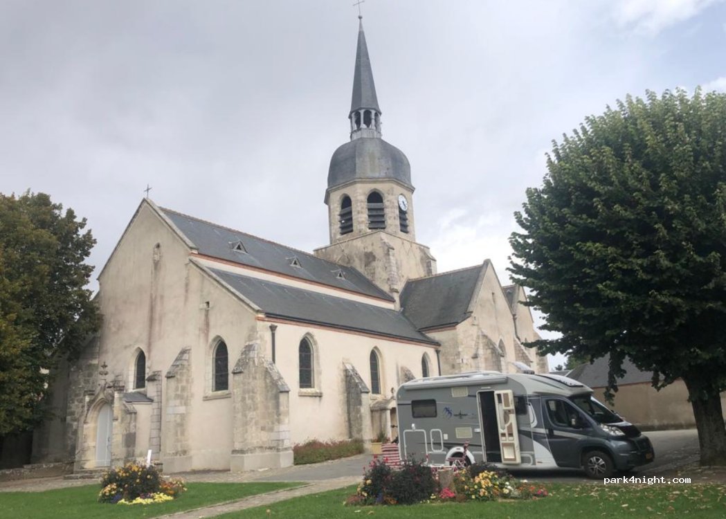 (45410) Artenay - 8 Place de l'Église — foto 2