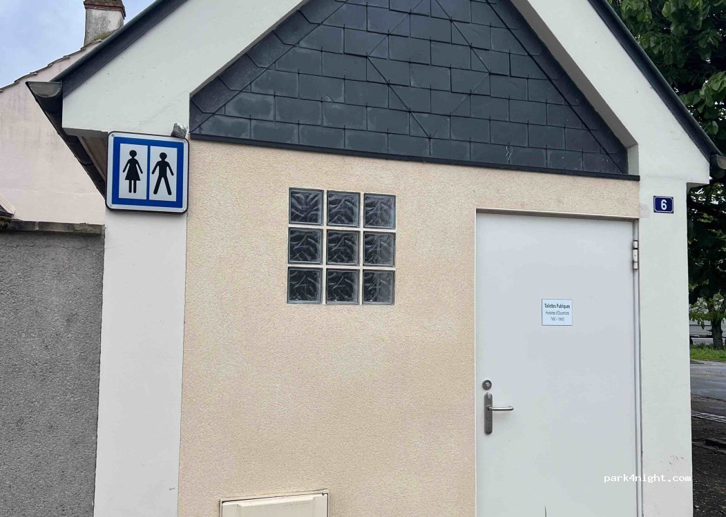 (45410) Artenay - 8 Place de l'Église — foto 3