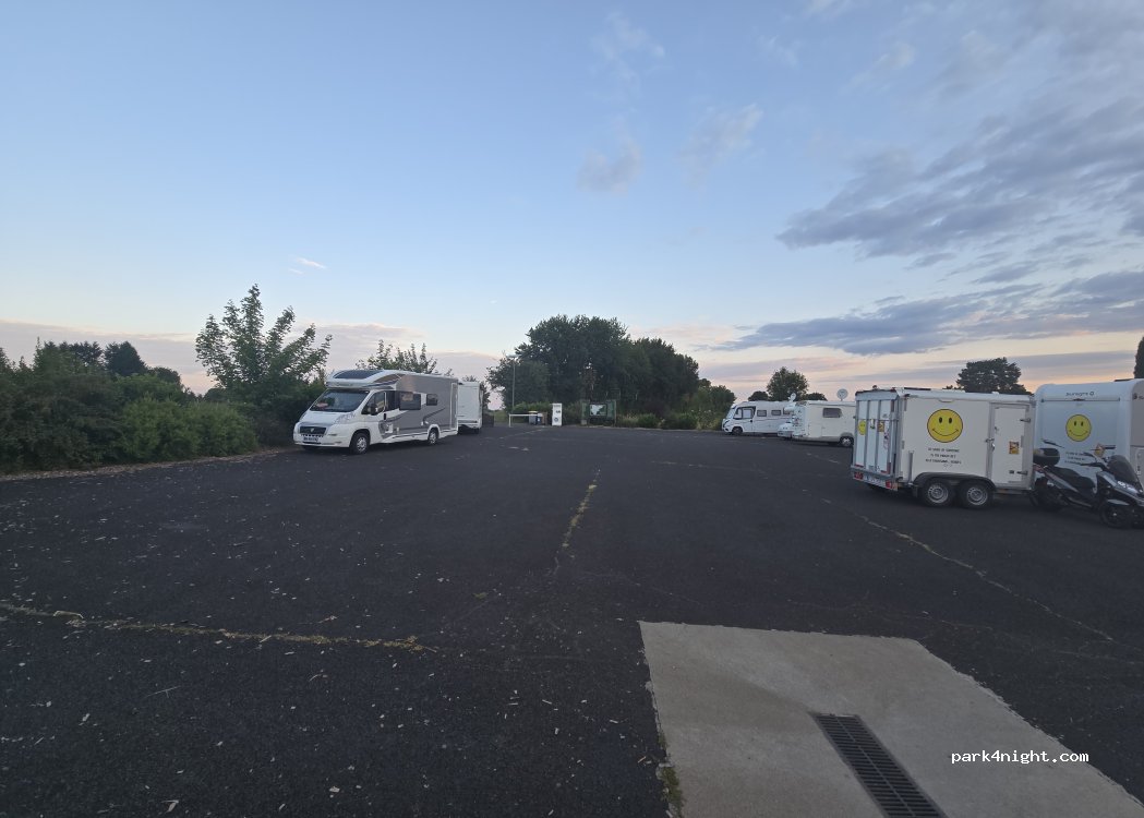 (63750) Messeix - Place des bruyères — foto 5