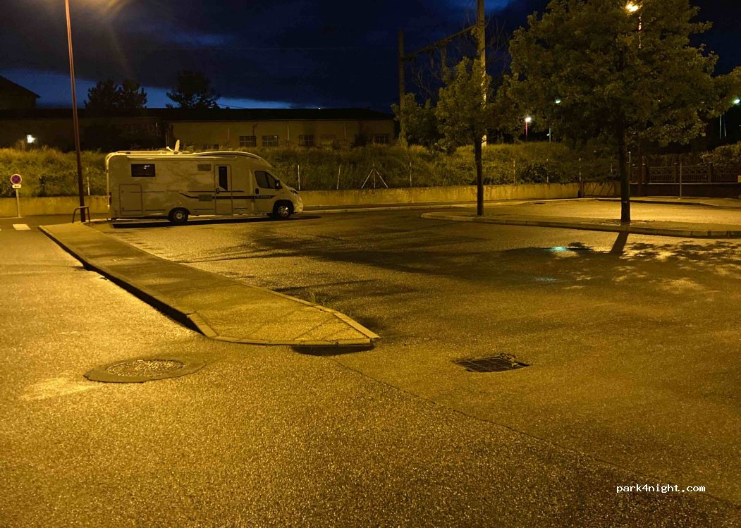(38550) Le Péage-de-Roussillon - 2 Place du Stade — foto