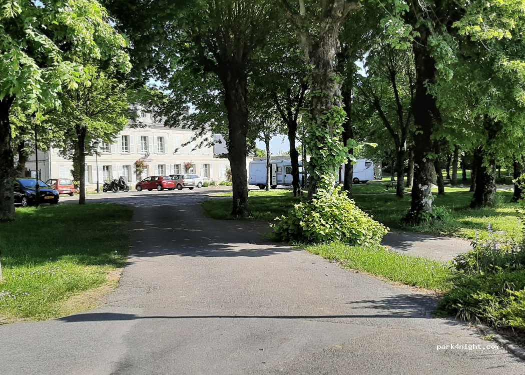 (02200) Acy - 3 Place de la Mairie — foto 2