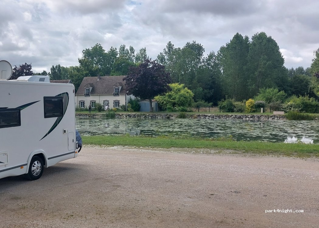 (10170) Méry-sur-Seine - 26-32 Route de Soissons — foto 2