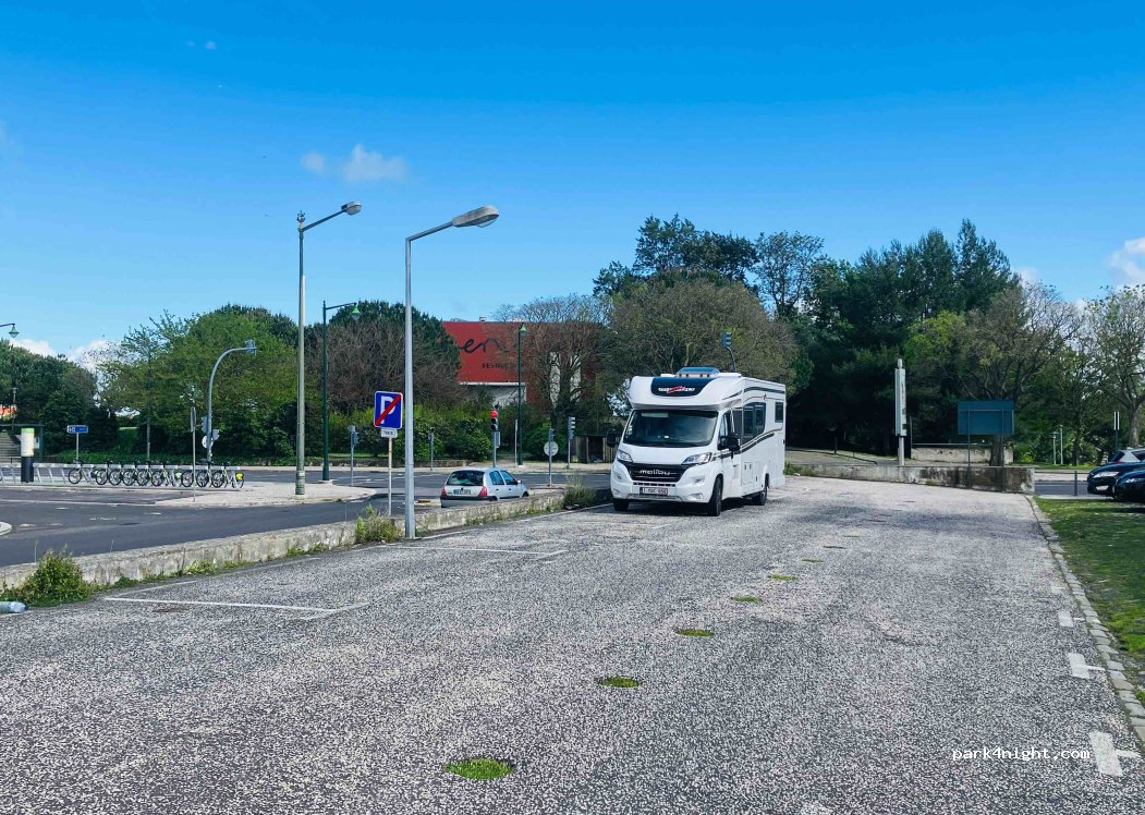 (1070) Lisboa - 22 Rua Marquês de Fronteira — foto 3