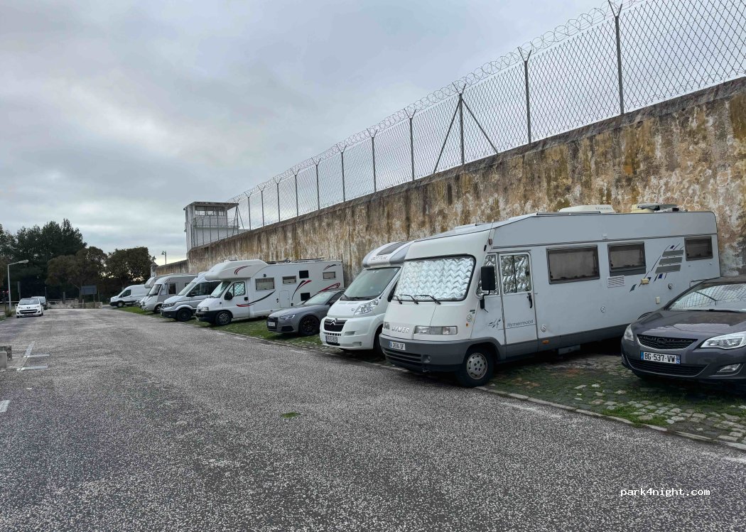 (1070) Lisboa - 22 Rua Marquês de Fronteira — foto 5