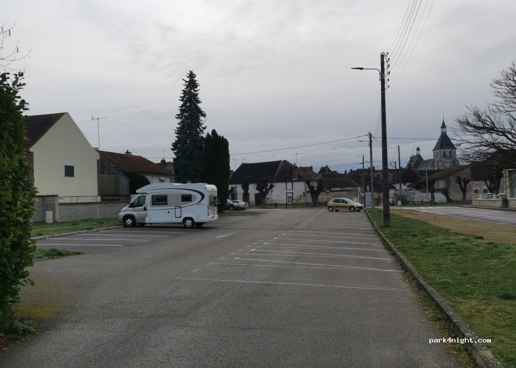 (89210) Brienon-sur-Armançon - 24 Boulevard du Maréchal de Lattre de Tassigny — foto