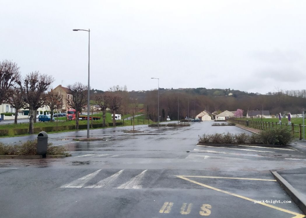 (03100) Montluçon - 62 Avenue Joliot Curie — foto 2