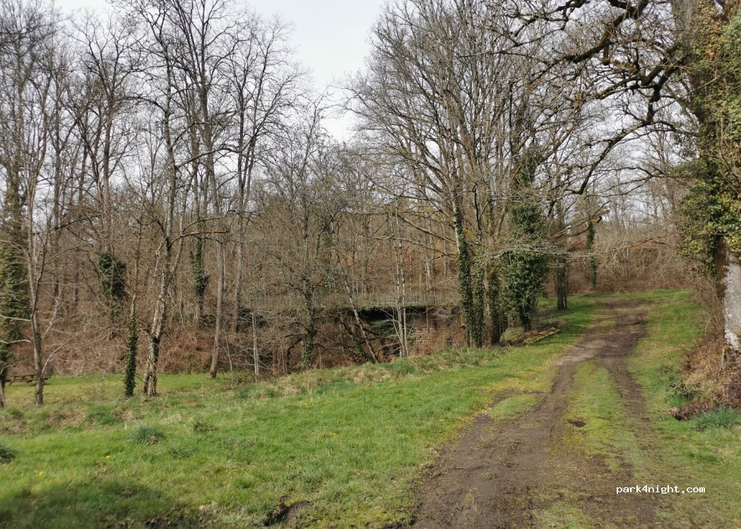 (87290) Châteauponsac - D44 — foto 2