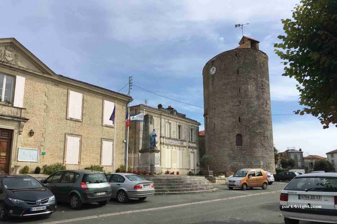 (17470) Aulnay - 4 Rue du Château — foto