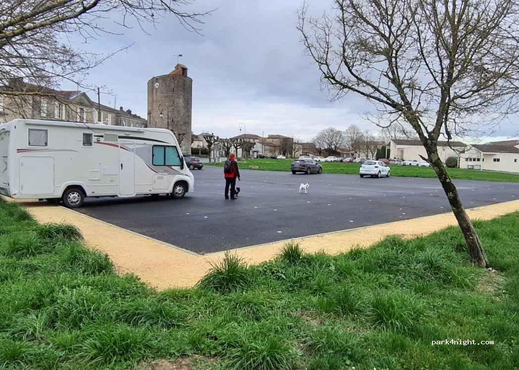 (17470) Aulnay - 4 Rue du Château — foto 3