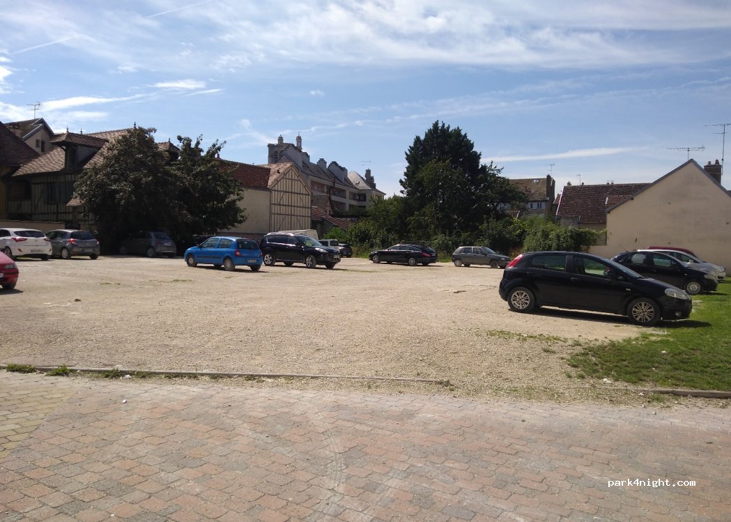 (10000) Troyes - 14 Rue Surgale — foto