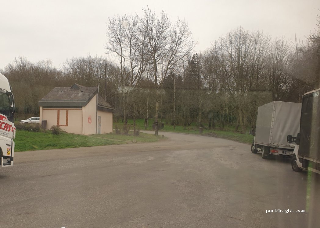 (53640) Champéon - Aire des Cheminées — foto
