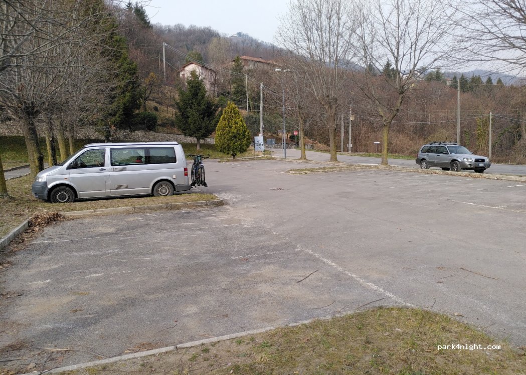 (23881) Aizurro - 1 Piazza Resegone — foto