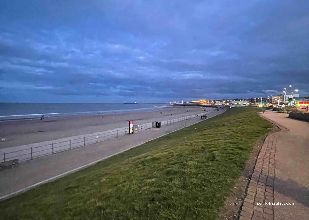 (SR6 8DD) Sunderland - 8a Dykelands Road — foto