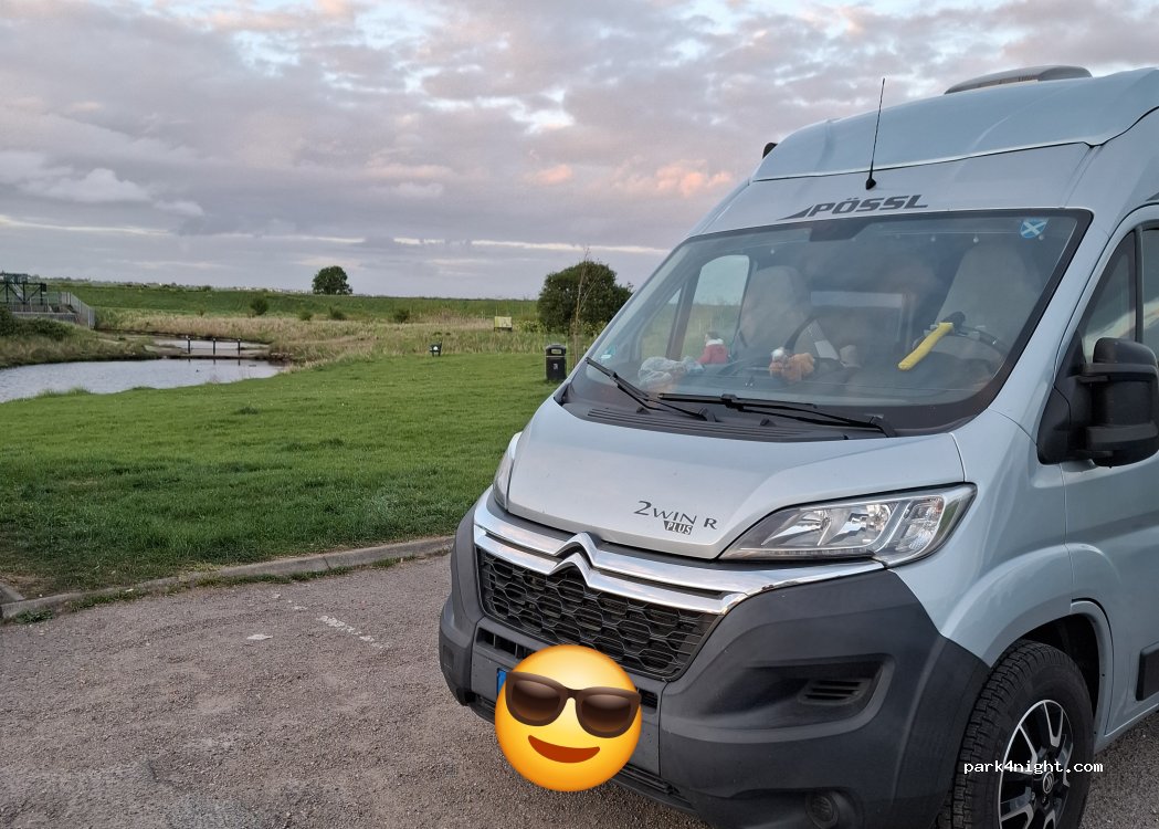 (SS8 8EJ) Canvey Island - 100 Dovervelt Road — foto 5