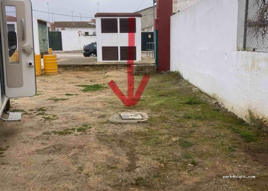 (06110) Villanueva del Fresno - 6 Travesía Huertas — foto 4