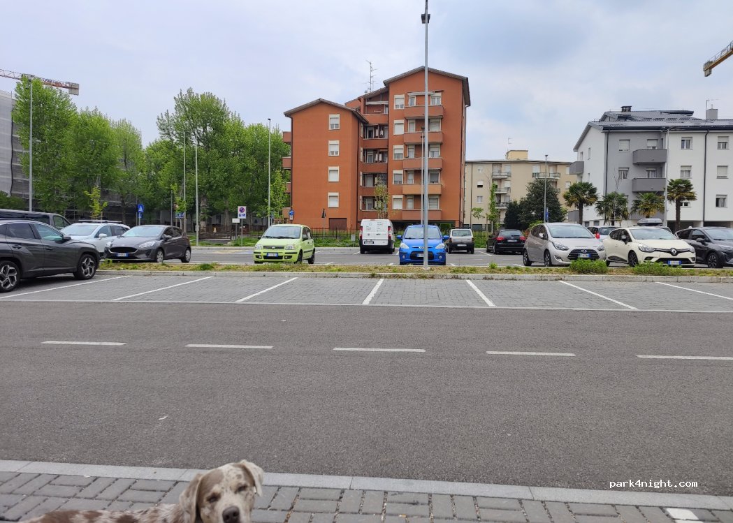 (22100) Como - 48 Via Antonio Giussani — foto 2