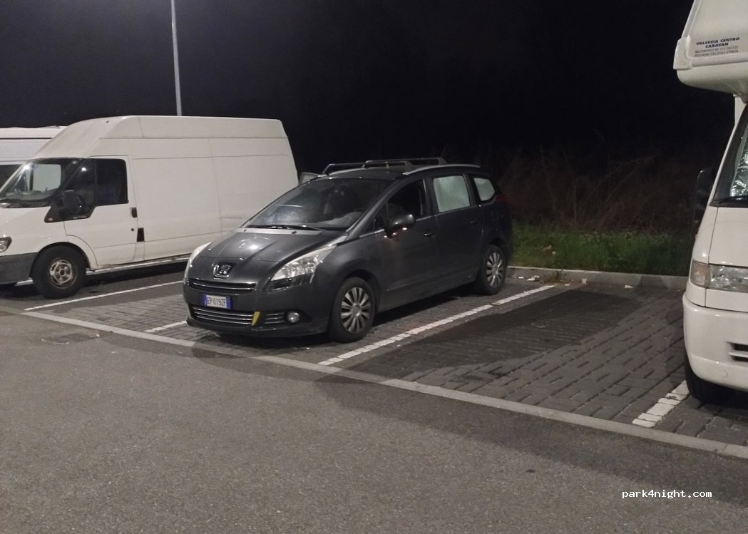 (22100) Como - 48 Via Antonio Giussani — foto 4