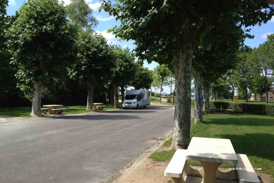 (01560) Saint-Trivier-de-Courtes - Esplanade de la Poste — foto