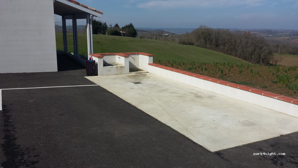 (82400) Perville - Village — foto