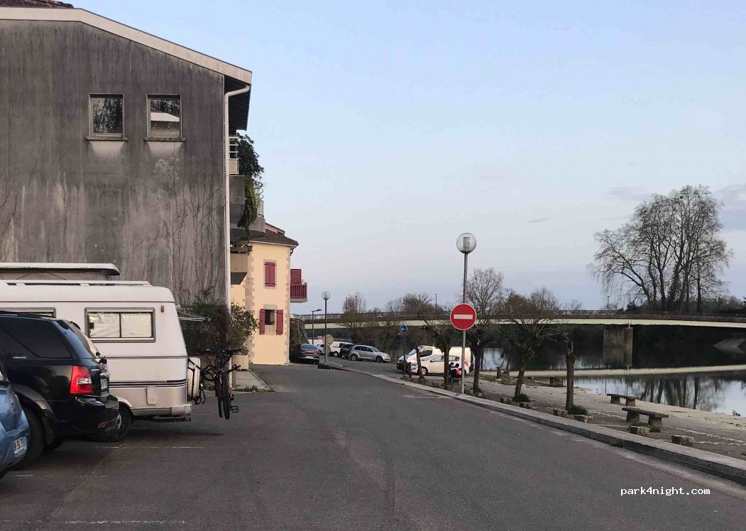 (40300) Peyrehorade - 150 Quai du Roc — foto 2