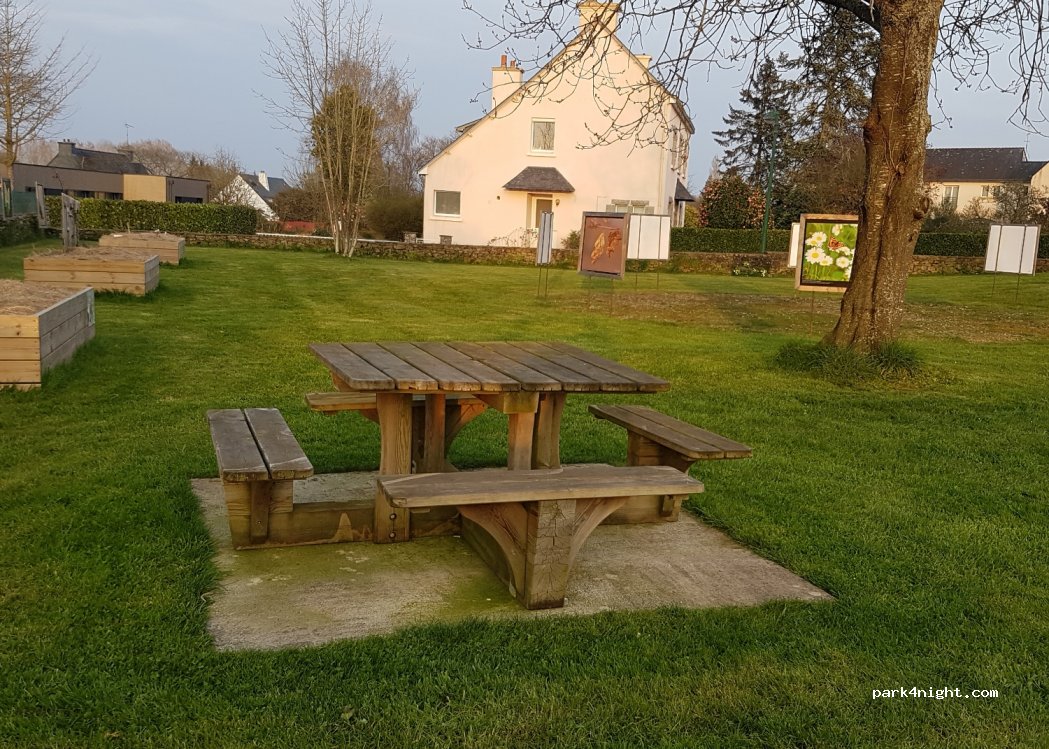 (29300) Rédéné - 4 Place de l'Église — foto