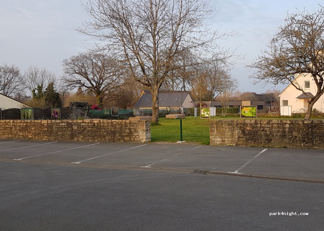 (29300) Rédéné - 4 Place de l'Église — foto 2