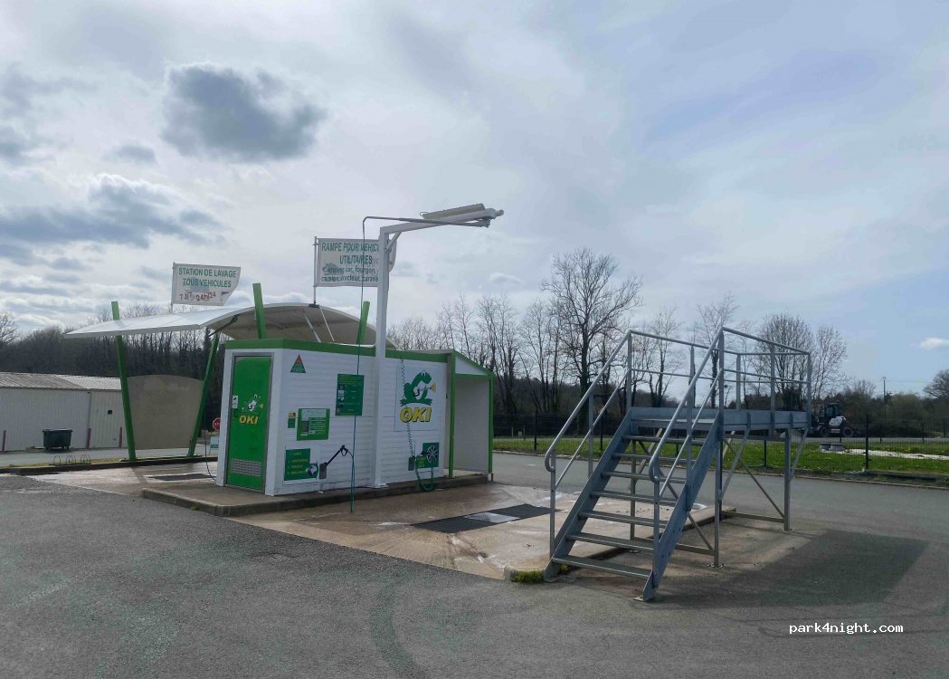 (24800) Saint-Jory-de-Chalais - 5000 Le Grand Gué — foto