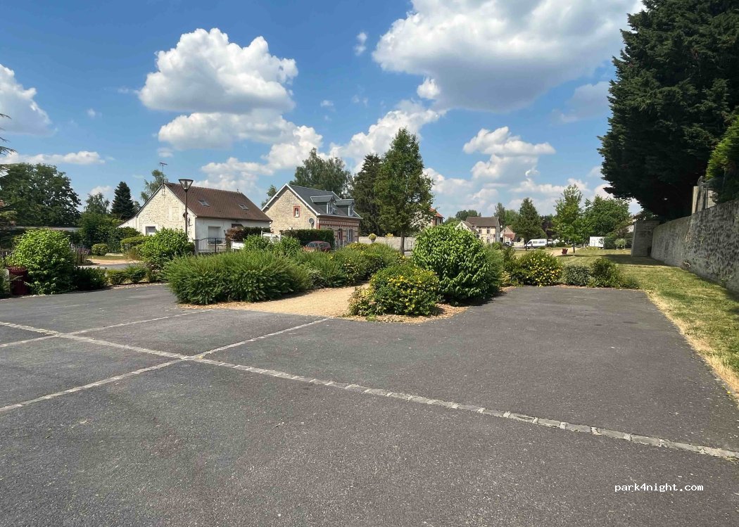 (02860) Bruyères-et-Montbérault - 1-3 Place du Jeu de Paume — foto 3