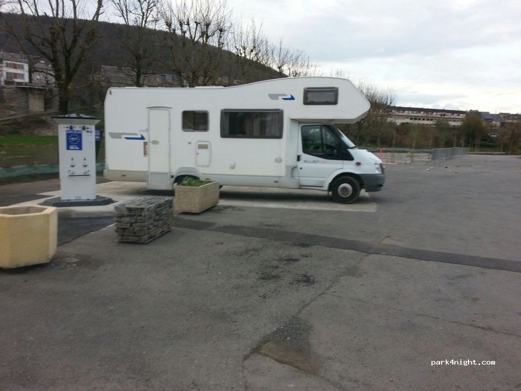 (08500) Revin - 5-9 Rue du Port — foto 2