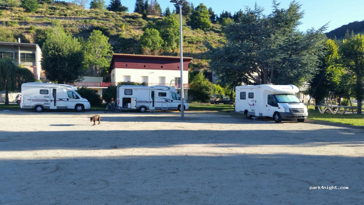 (07510) Saint-Cirgues-en-Montagne - Rue Centrale — foto