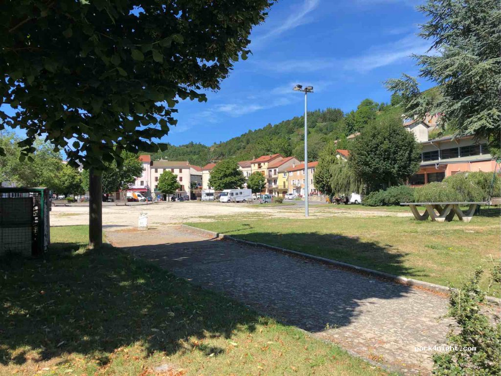 (07510) Saint-Cirgues-en-Montagne - Rue Centrale — foto 2