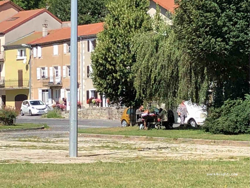 (07510) Saint-Cirgues-en-Montagne - Rue Centrale — foto 3