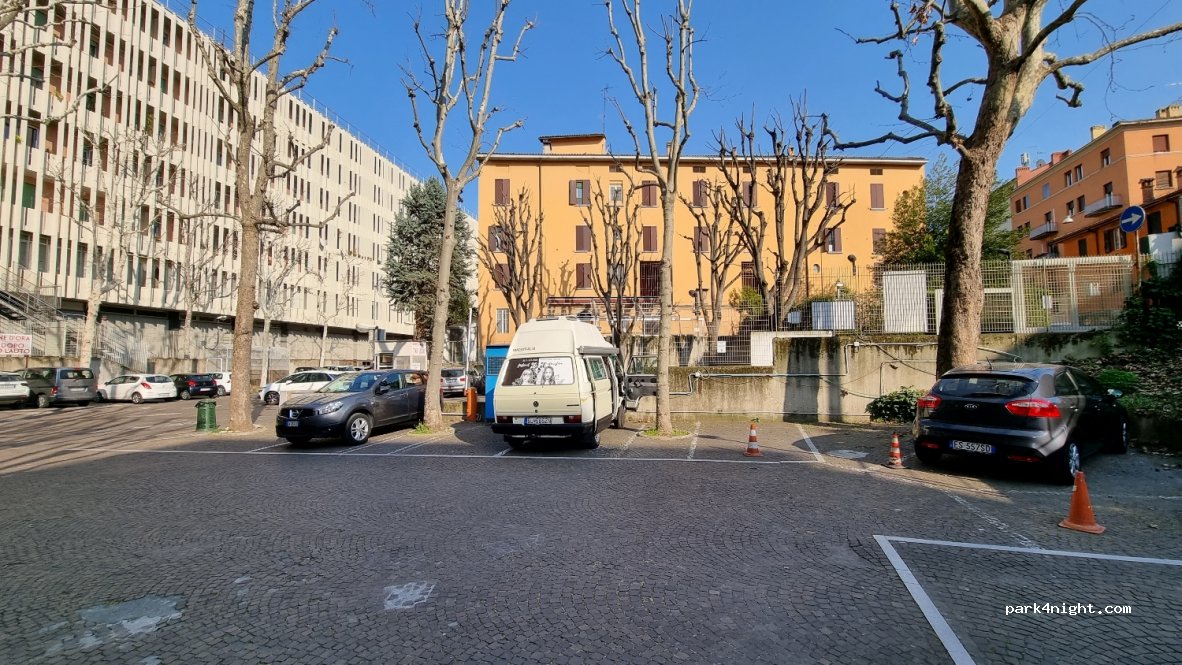 (40121) Bologna - 5 Via del Porto — foto