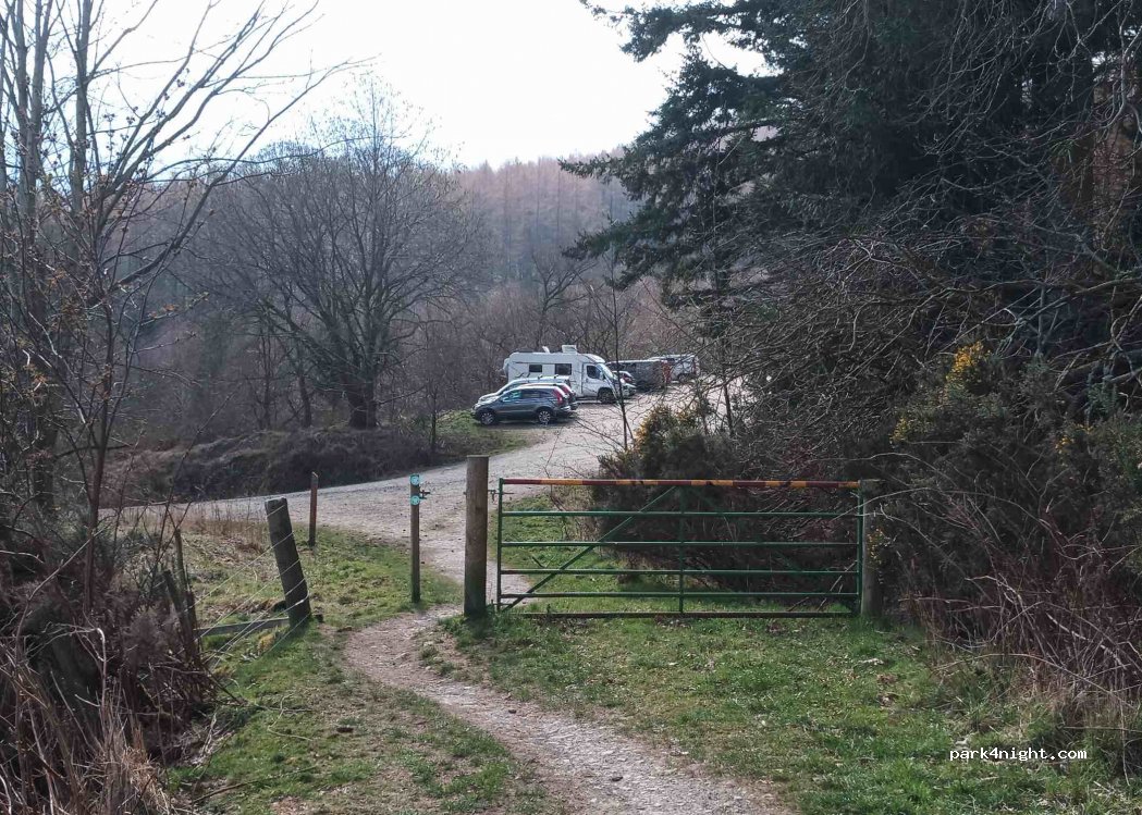 (EH45 9HF) Peebles - Unnamed road — foto