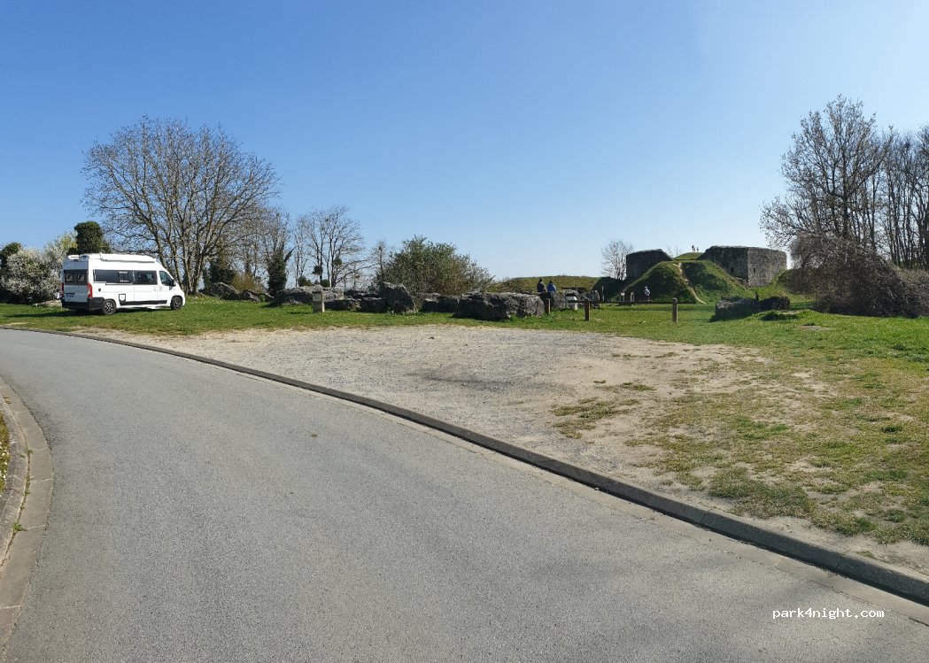 (02000) Laon - 24 Ruelle des Creutes — foto
