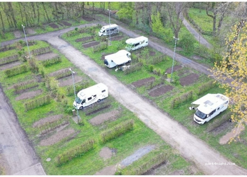 Reisemobil Stellplatz Kaisergarten — foto
