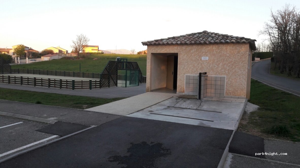 Aire de services camping-car Mison — foto 2