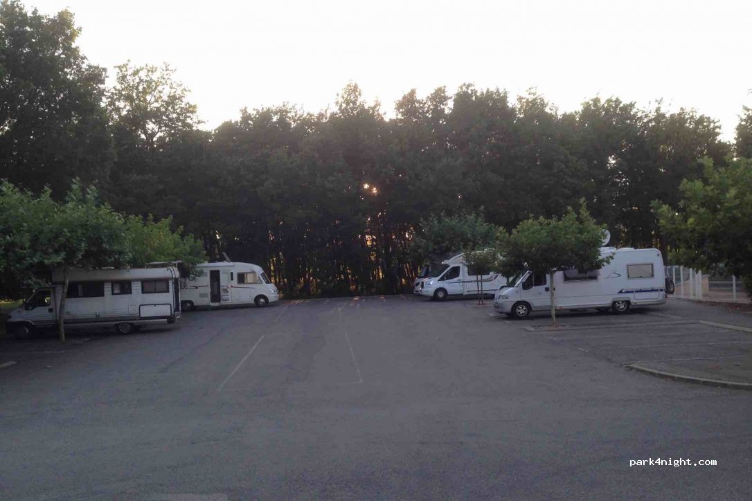 Aire de services camping-car Mison — foto 3