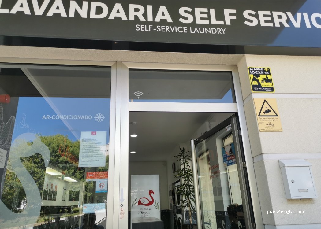 (8500-610) Portimão - Lote 3 Praceta Quinta do Amparo — foto 3