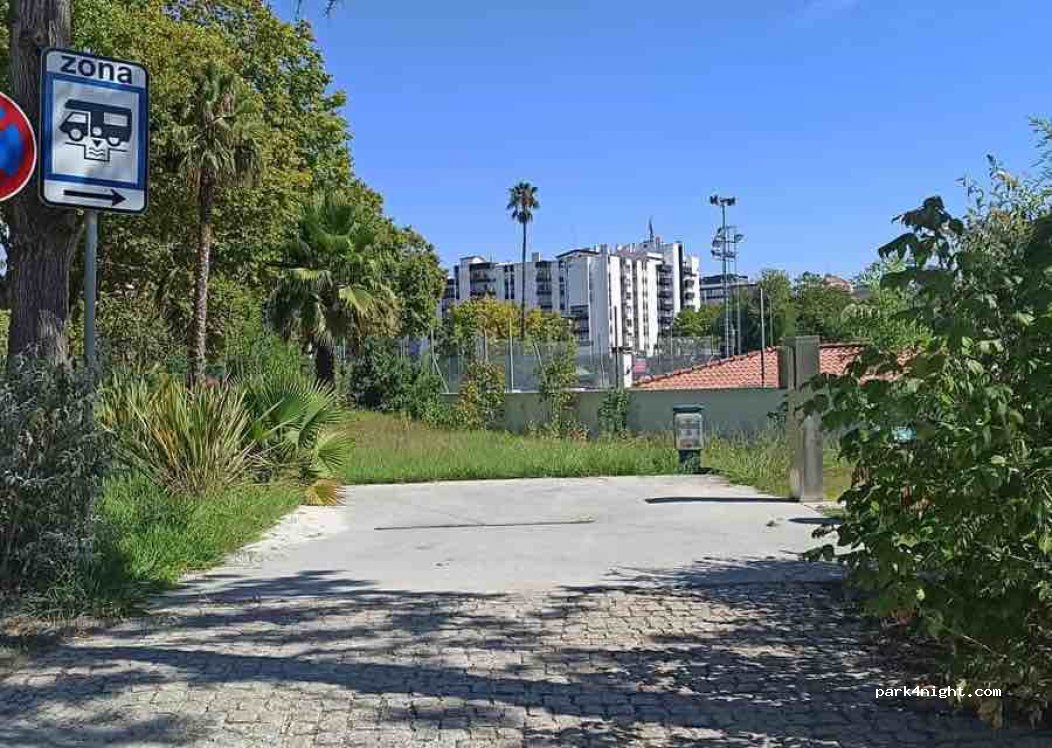(2460) Alcobaça - 33 Rua Professor Engenheiro Joaquim Vieira Natividade — foto
